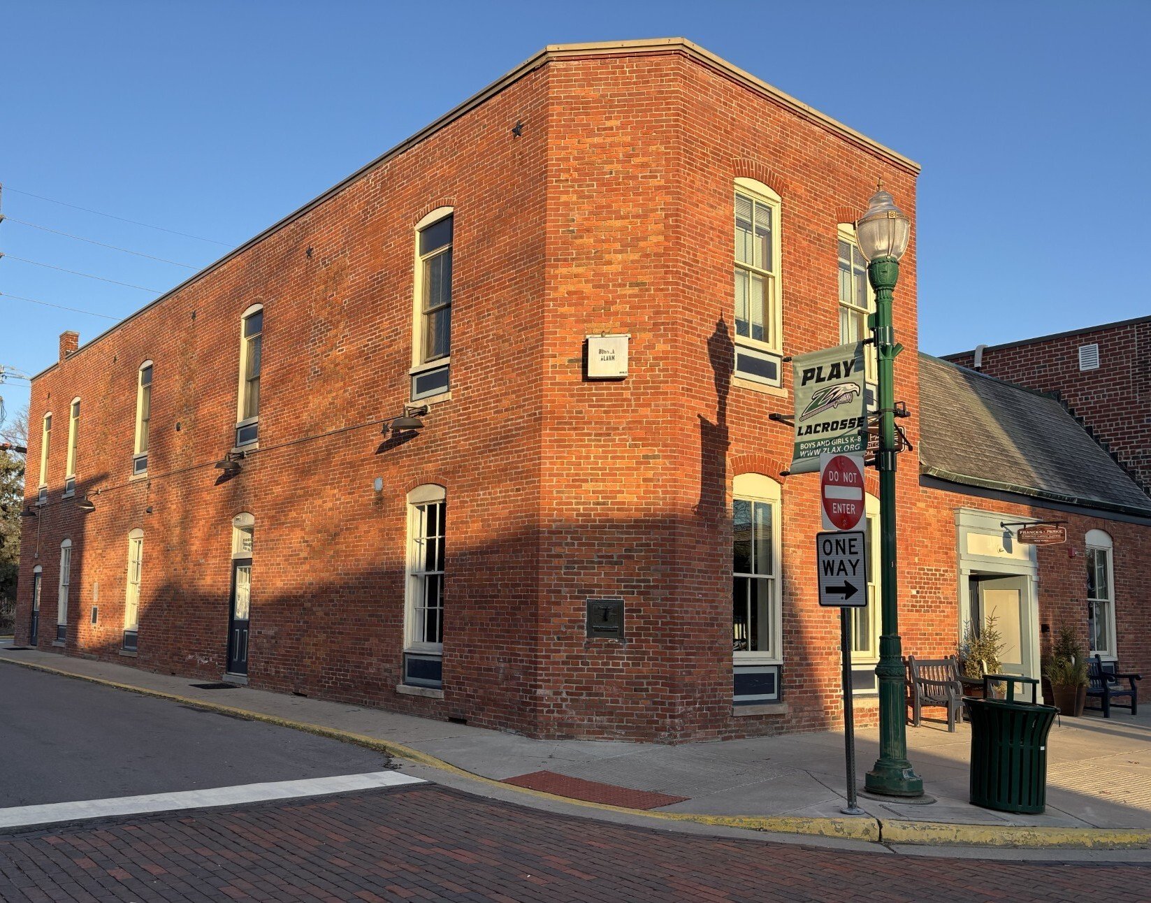 98 South Main Zionsville, Indiana